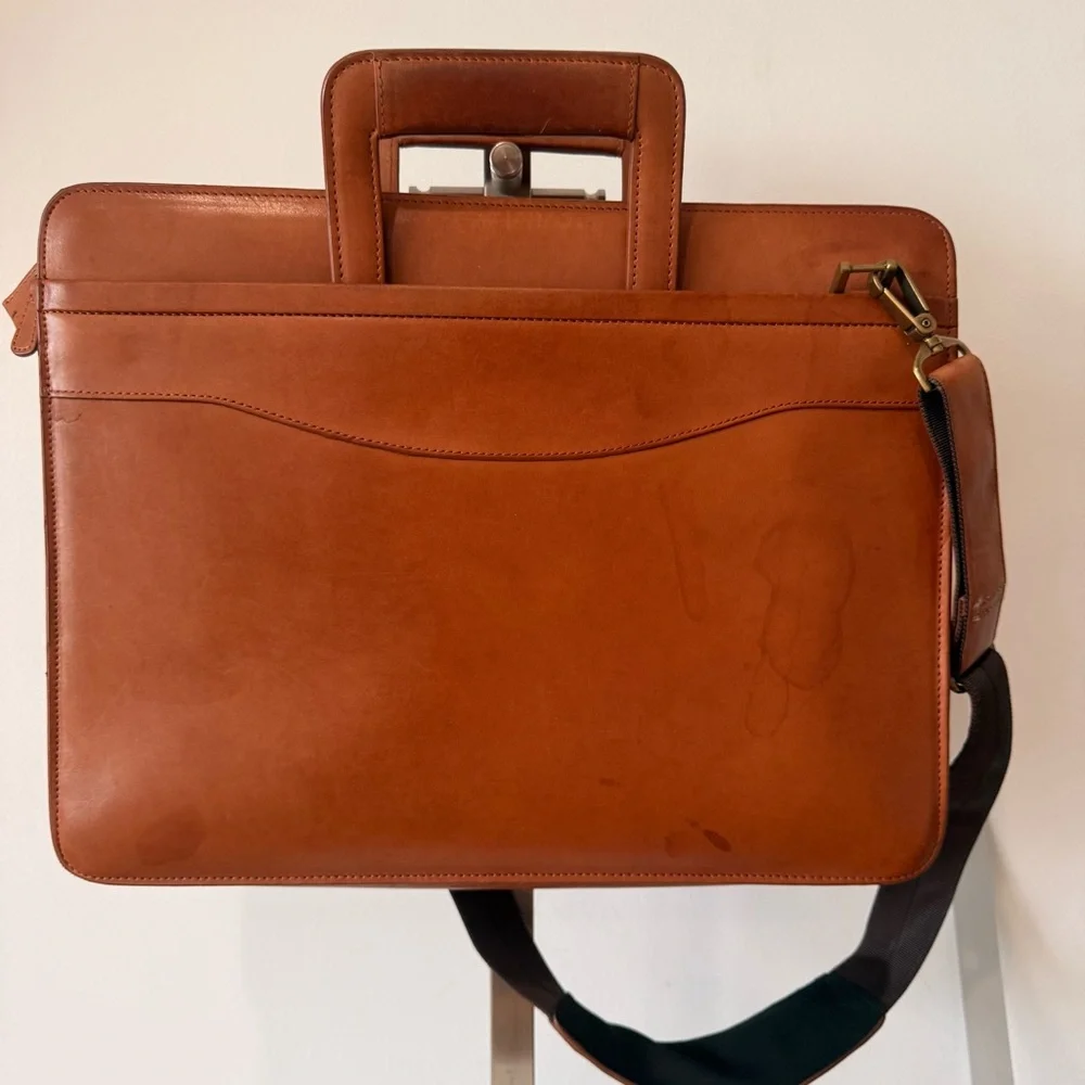 Sleek Tan Leather Briefcase with Detachable Shoulder Strap
